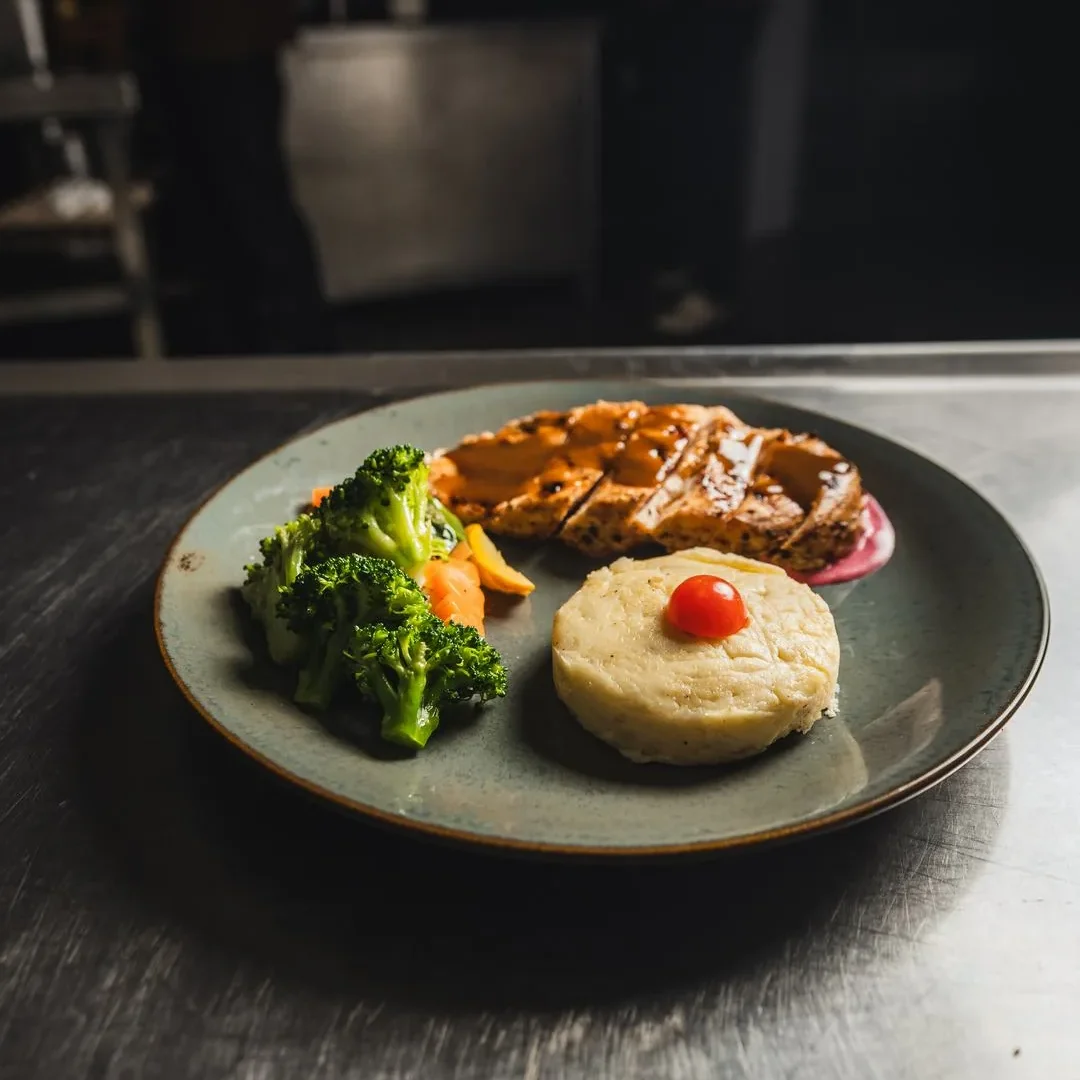 Grilled steak with mashed potato and broccoli