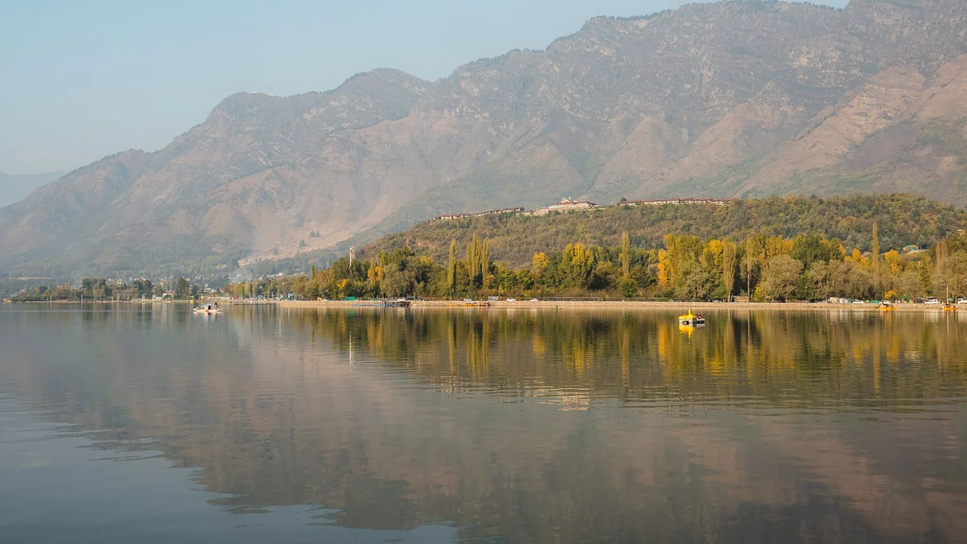 Dal Lake with the Zabarwan mountains behind