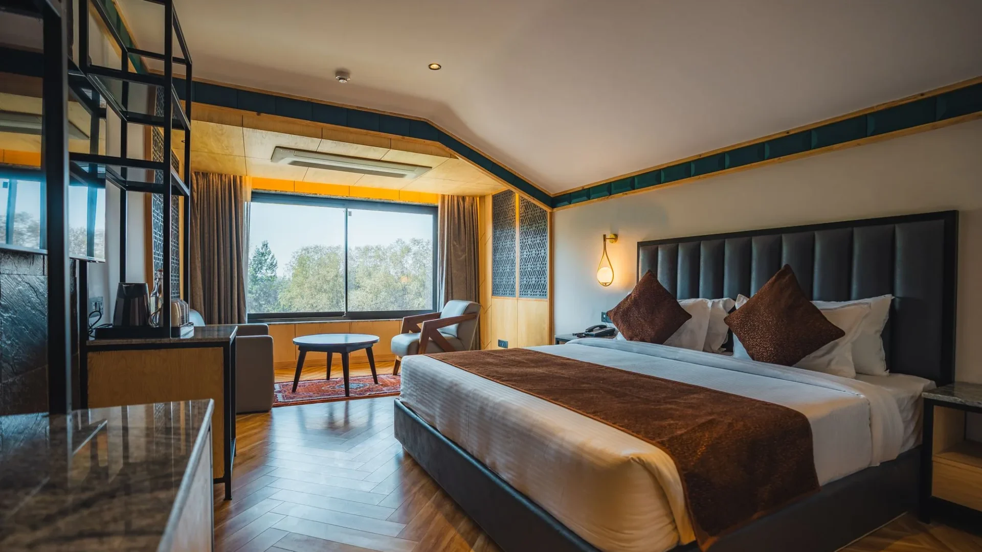 Premium Room with king bed, desk and garden window at Wisaal Srinagar