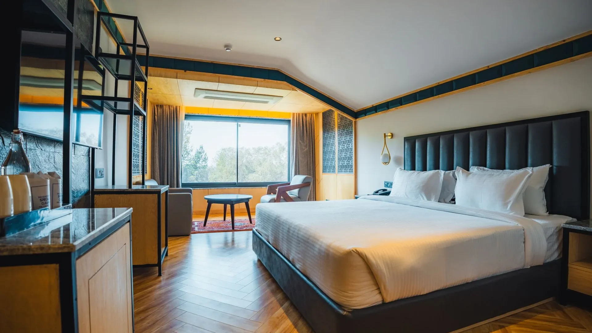 King bed with headboard in the Premium Room
